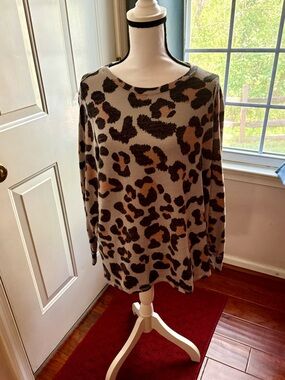 Jessica Simpson Gray & Black Leopard Knit Top